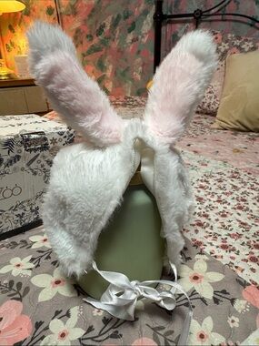 NWT Vibrant White Faux Fur Bunny Ear Headband with Pink Inner Lining